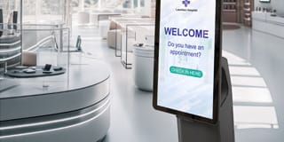 Kiosk interactiv touchscreen Zebra — self-checkout, verificare pret, check-in retail si HoReCa