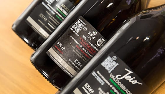 Marcare cod QR pe etichete sticle de vin — Imark Sistem Romania