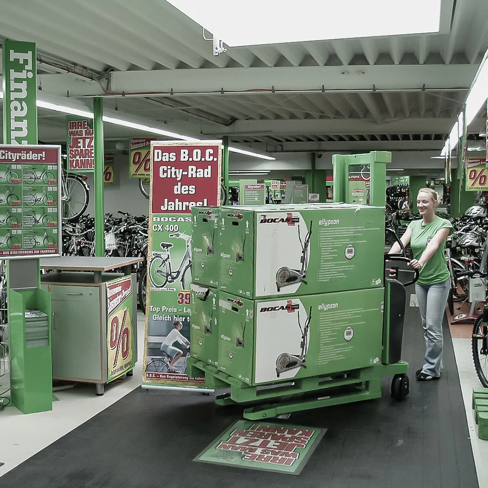 Echipamente de transport si stivuire a marfii in retail