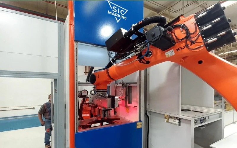 Celulă SIC Marking integrată cu robot
